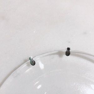 Stud earrings 🍍